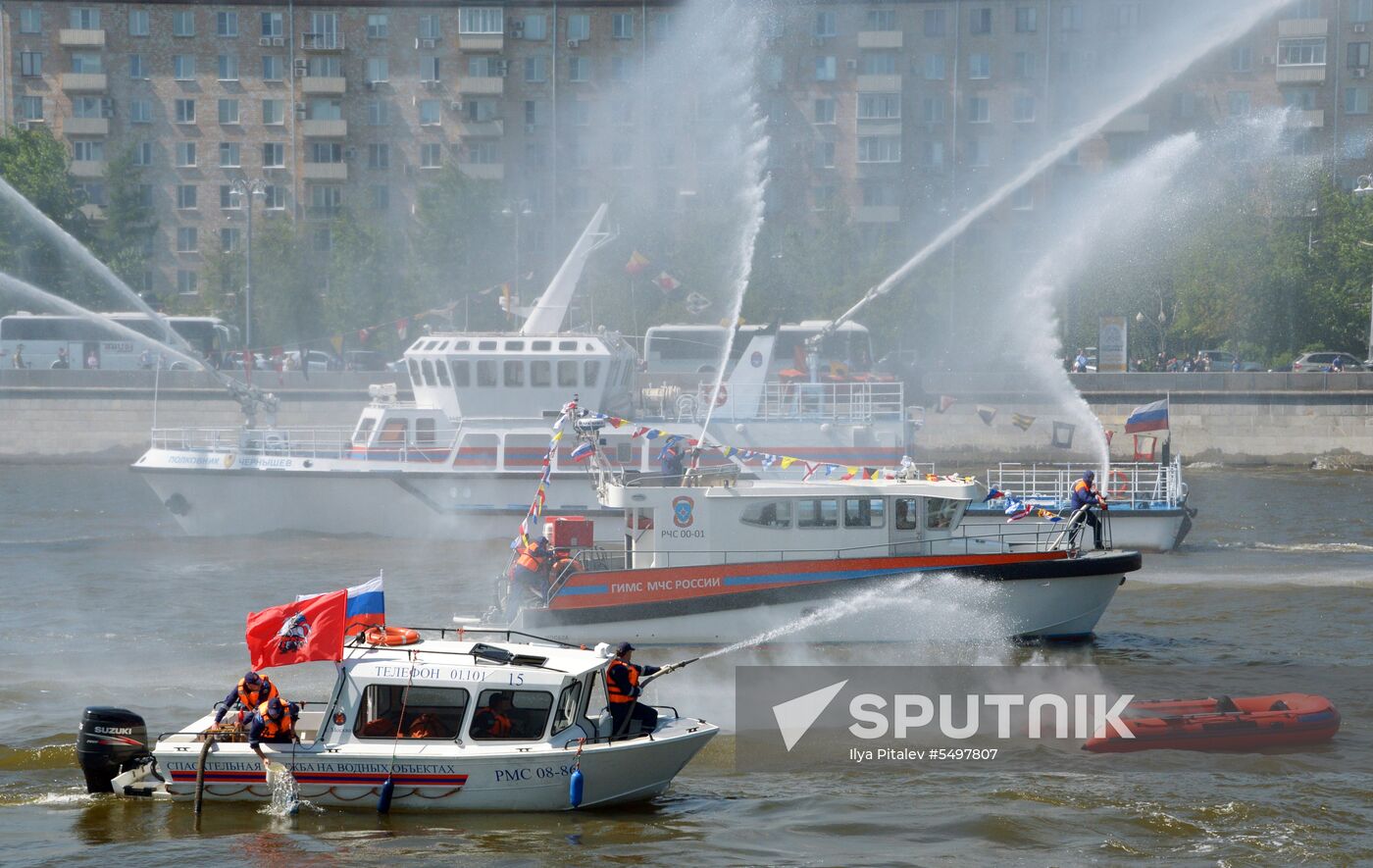 Parade marks Moskva River navigation season opening