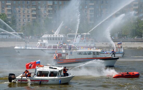 Parade marks Moskva River navigation season opening
