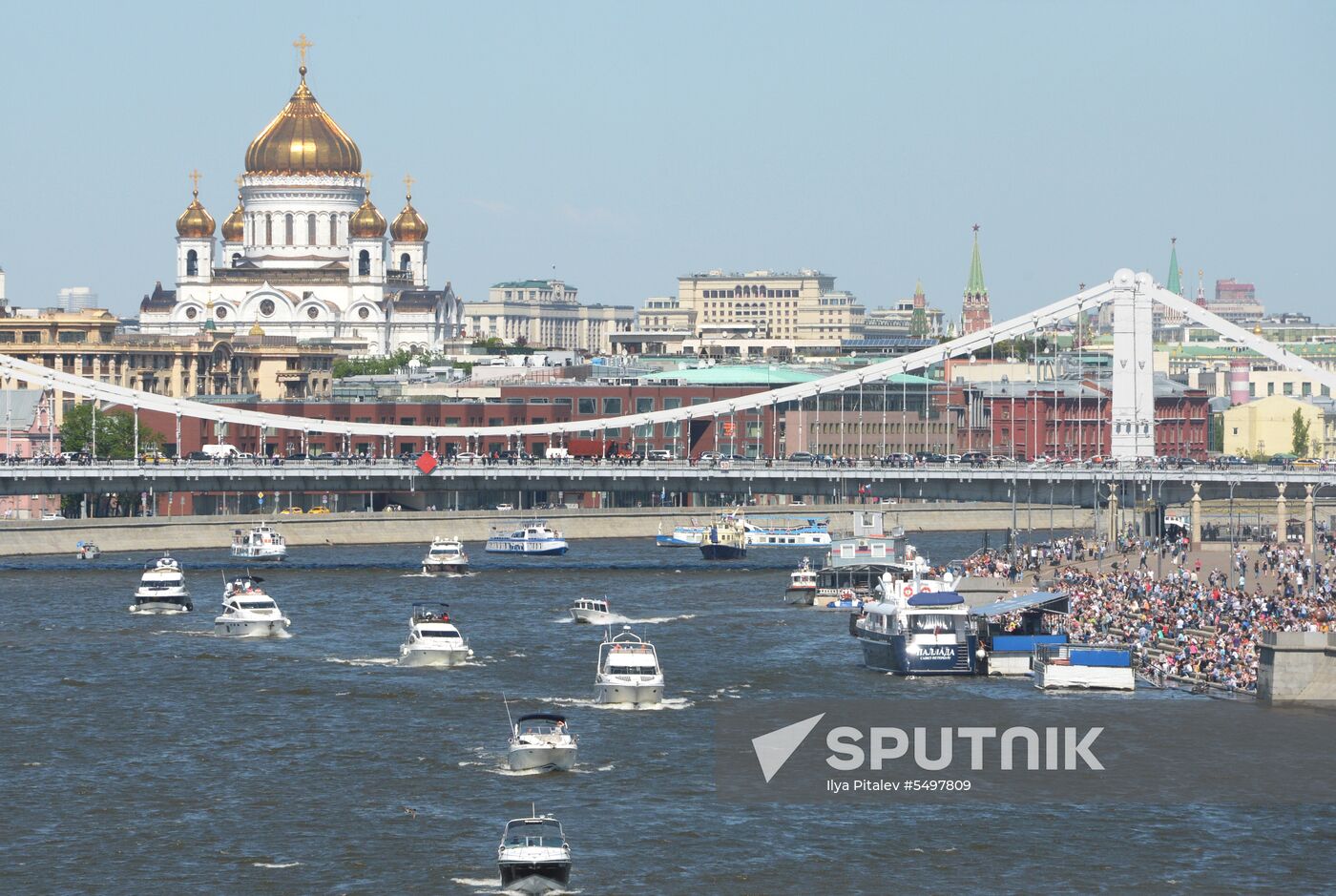 Parade marks Moskva River navigation season opening