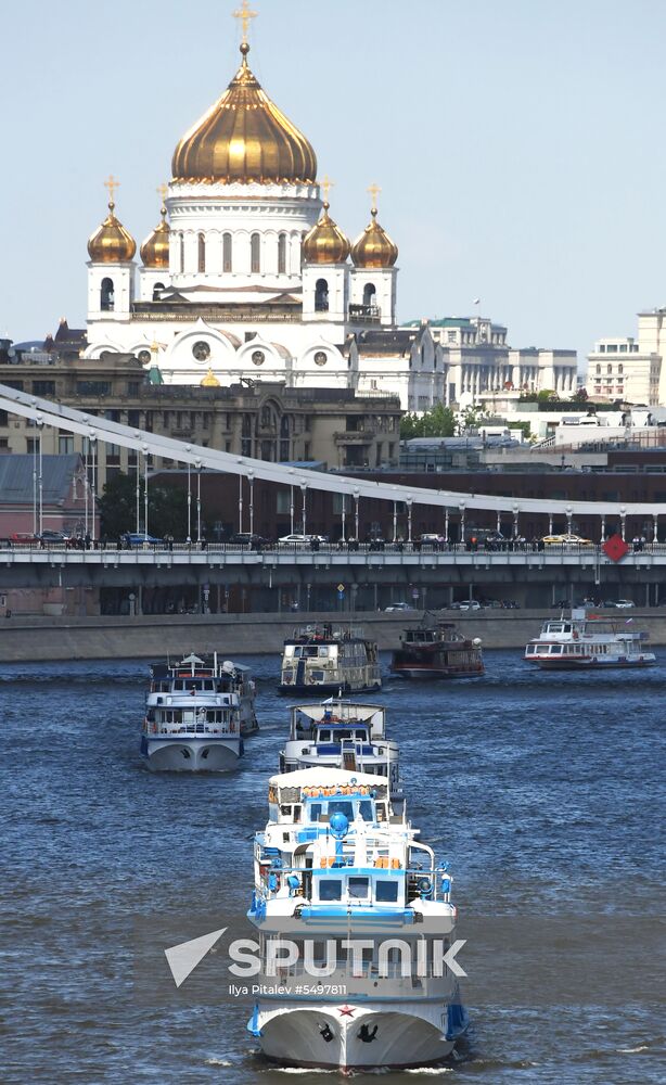 Parade marks Moskva River navigation season opening