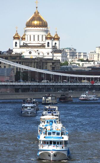 Parade marks Moskva River navigation season opening
