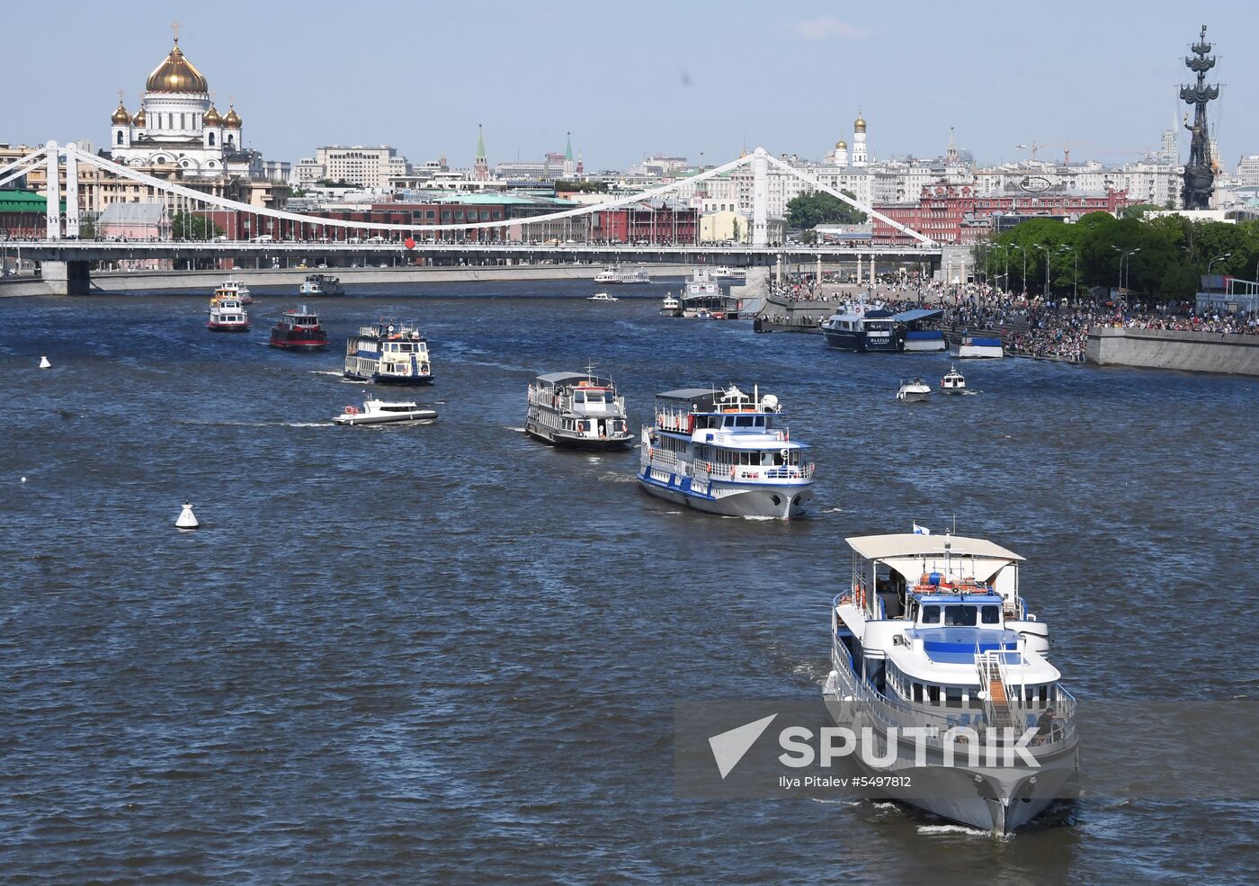 Parade marks Moskva River navigation season opening