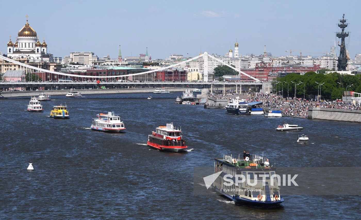 Parade marks Moskva River navigation season opening