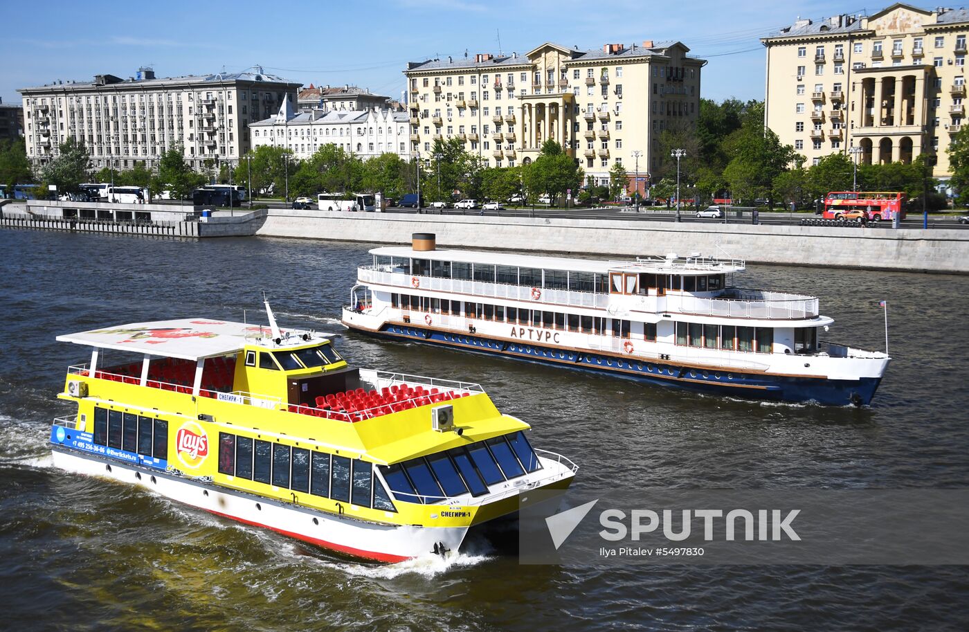 Parade marks Moskva River navigation season opening