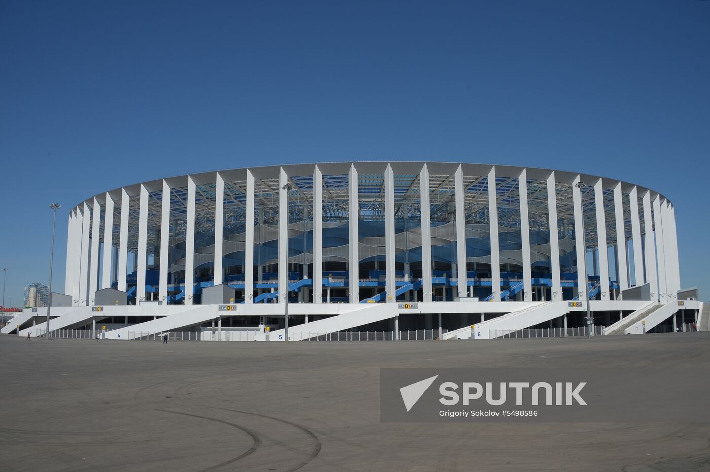 Stipe Pletikosa visits Nizhny Novgorod Stadium