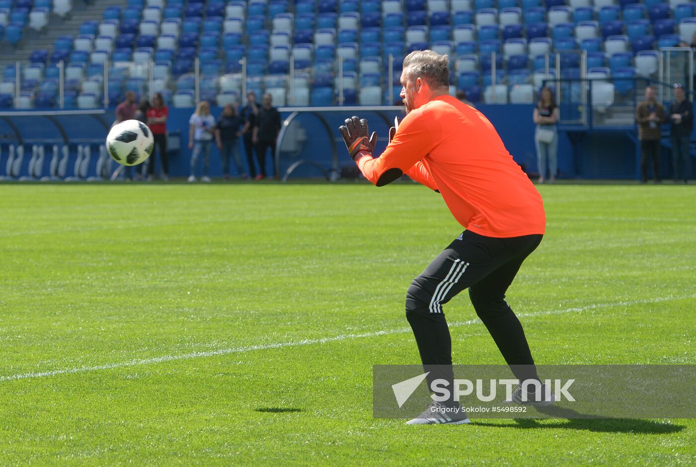 Stipe Pletikosa visits Nizhny Novgorod Stadium