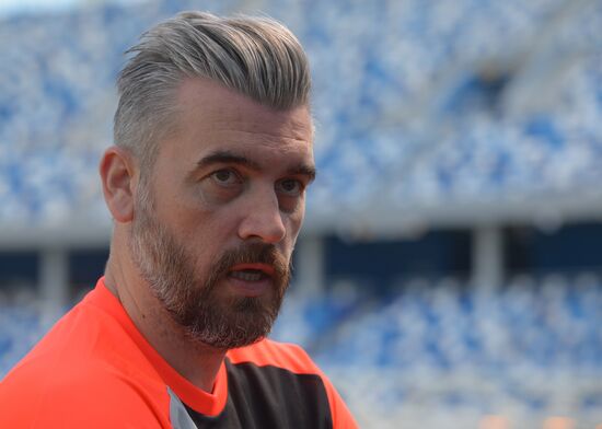 Stipe Pletikosa visits Nizhny Novgorod Stadium