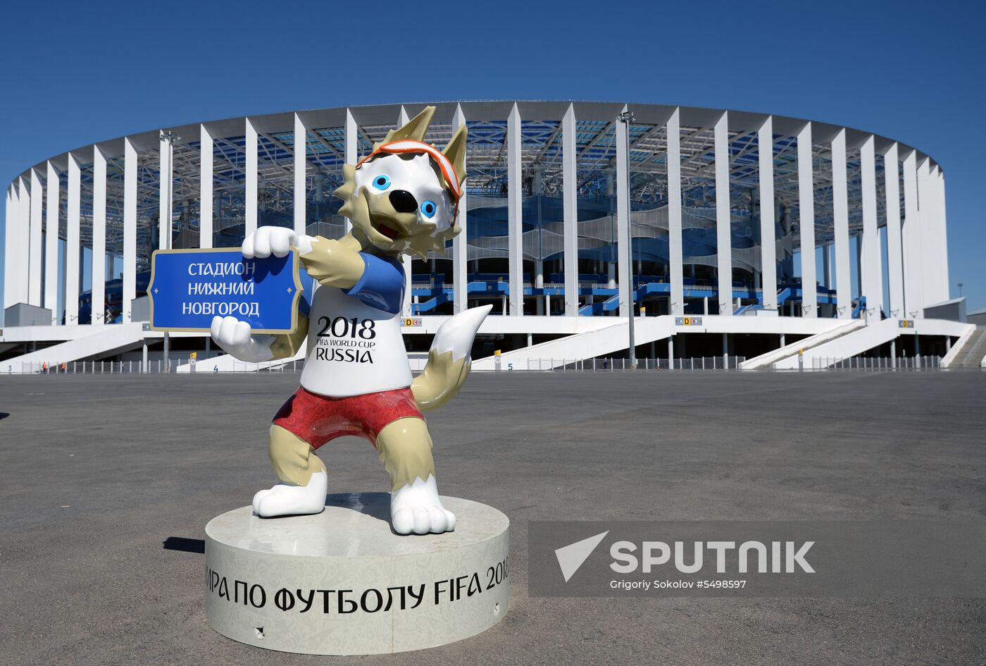 Stipe Pletikosa visits Nizhny Novgorod Stadium