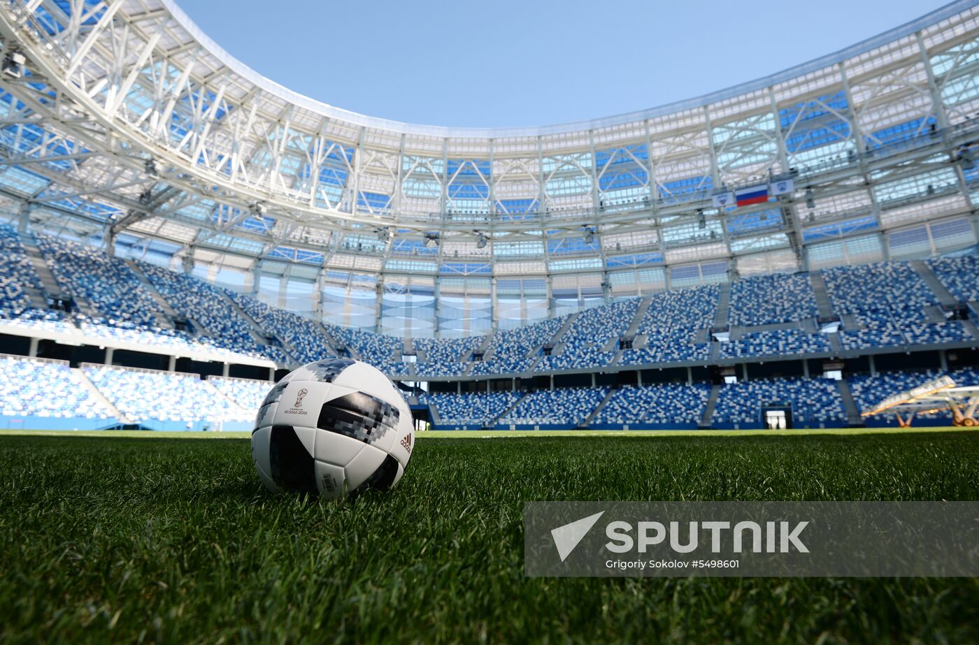 Stipe Pletikosa visits Nizhny Novgorod Stadium