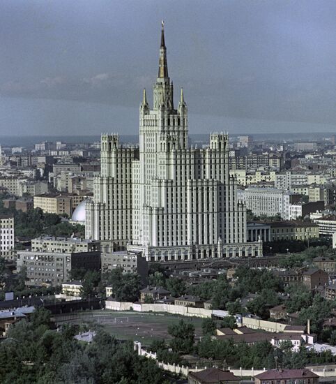 Residential building on Vosstaniya Square