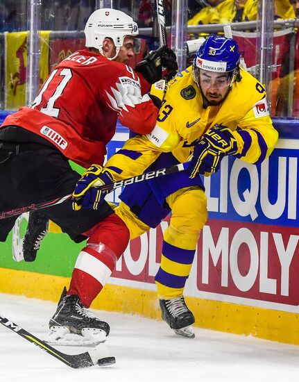 Ice hockey. 2018 IIHF World Championship. Switzerland vs. Sweden