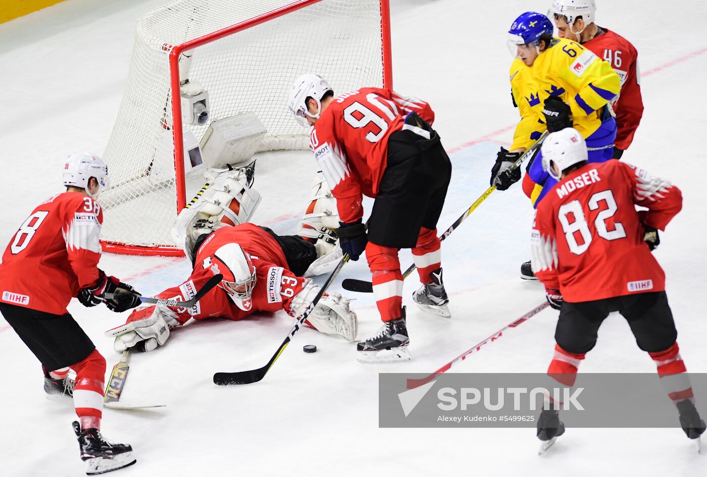 Ice hockey. 2018 IIHF World Championship. Switzerland vs. Sweden