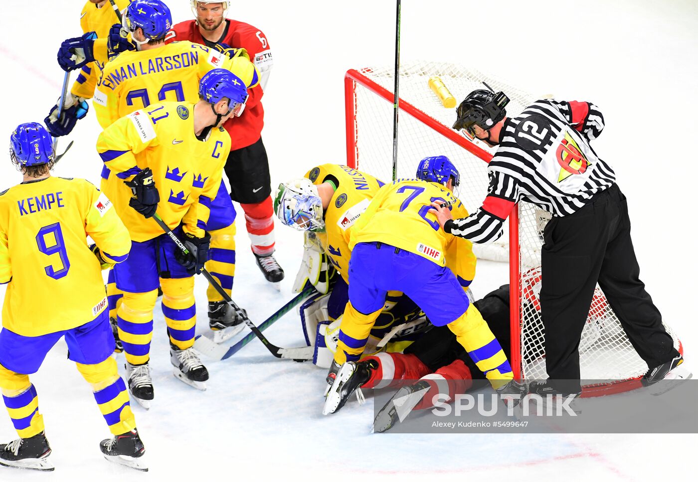 Ice hockey. 2018 IIHF World Championship. Switzerland vs. Sweden