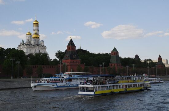 Navigation on Moskva River