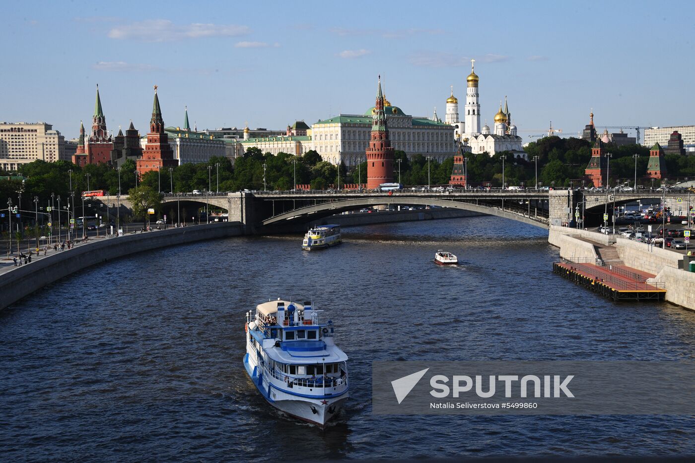 Navigation on Moskva River