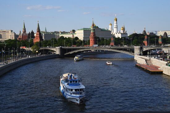 Navigation on Moskva River