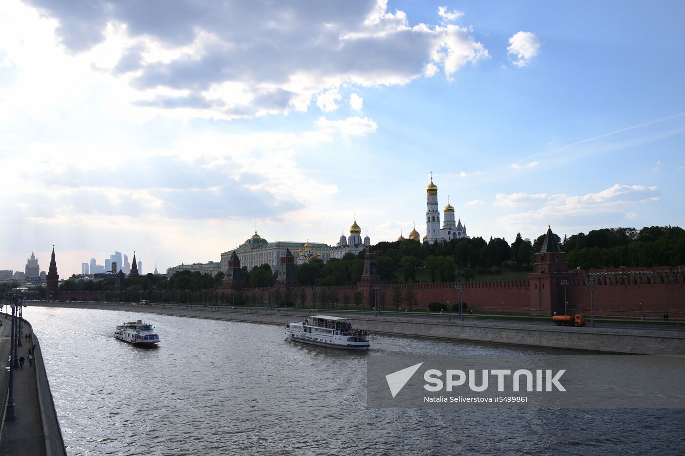 Navigation on Moskva River