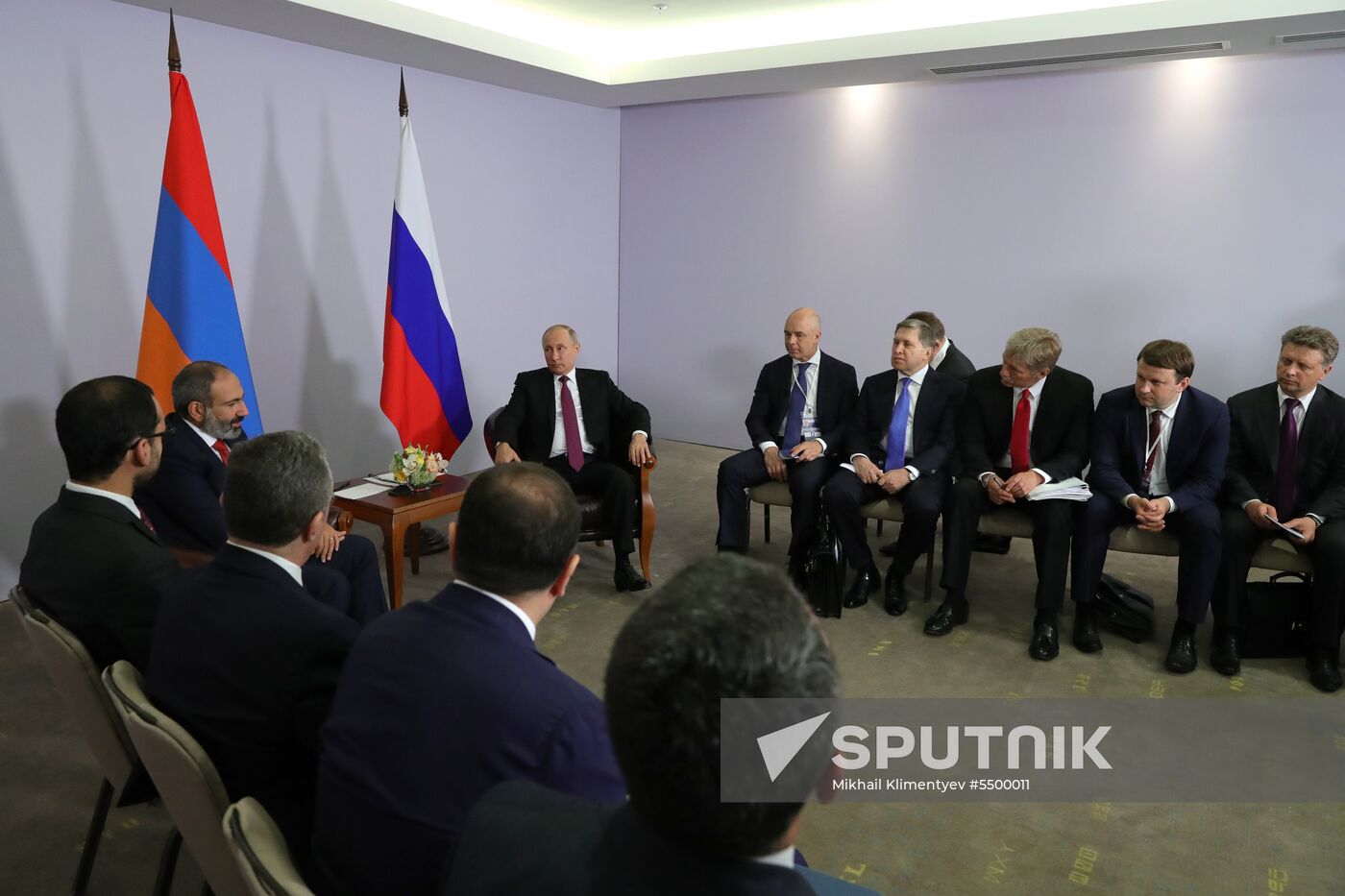 President Putin meets with Armenian Prime Minister Pashinyan