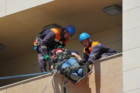 Emergencies Ministry holds tactical firefighting drill in Grozny