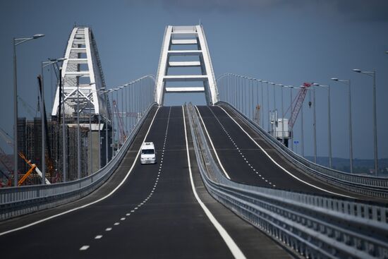 Crimean bridge opens for automobile transport