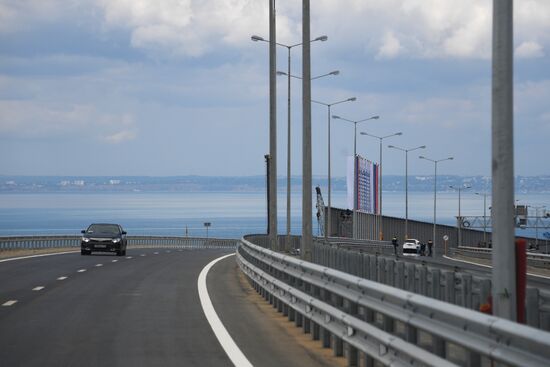Crimean bridge opens for automobile transport