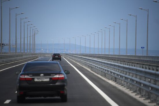 Crimean bridge opens for automobile transport