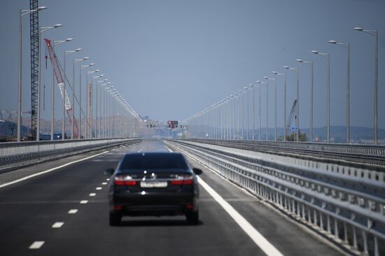 Crimean bridge opens for automobile transport