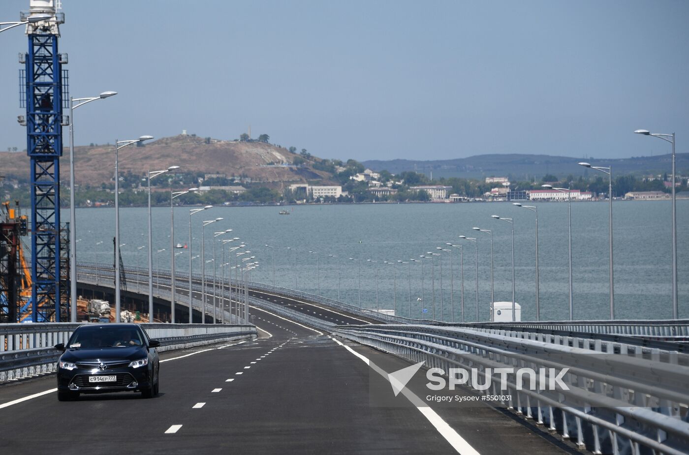 Crimean bridge opens for automobile transport