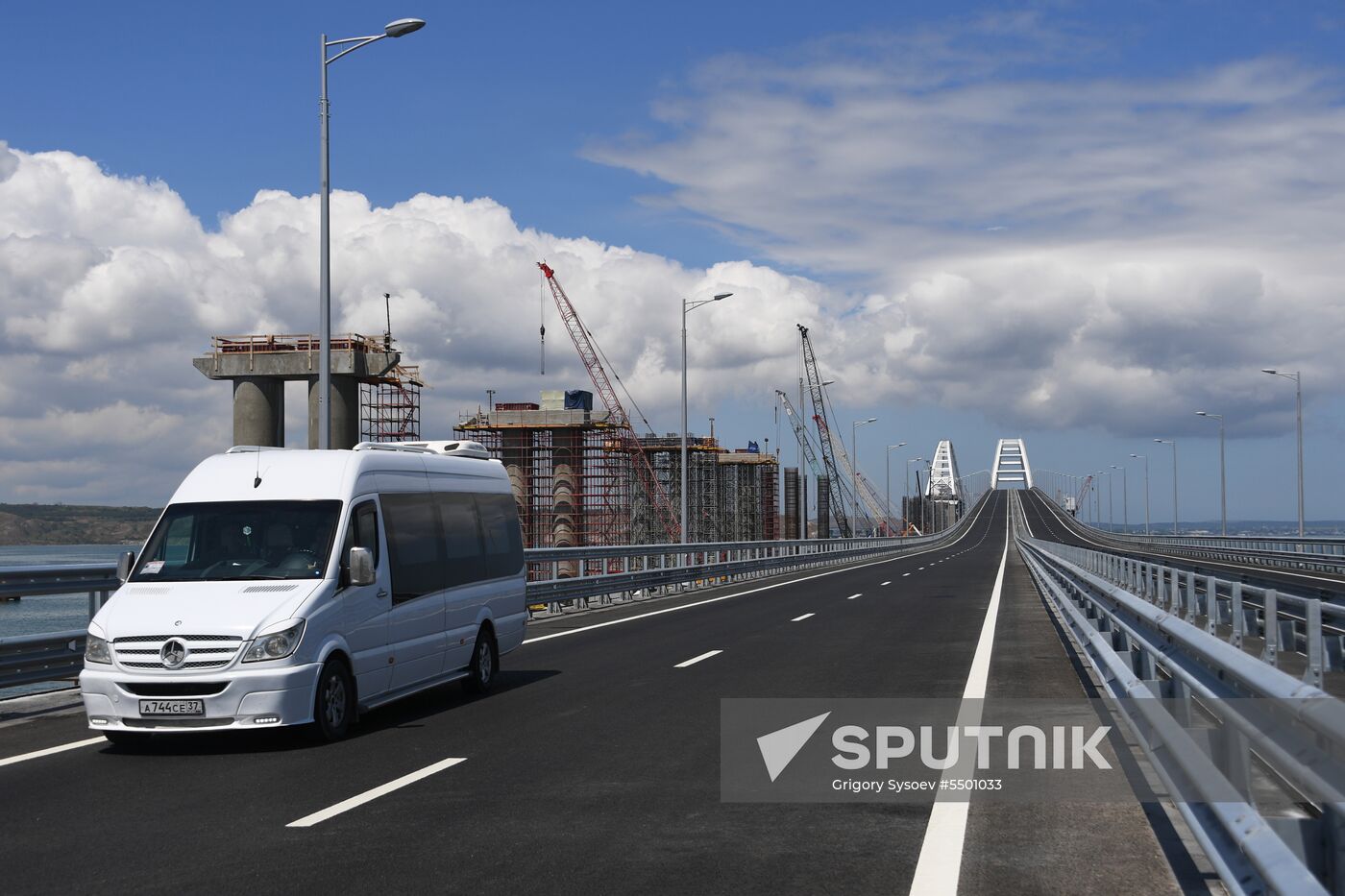 Crimean bridge opens for automobile transport