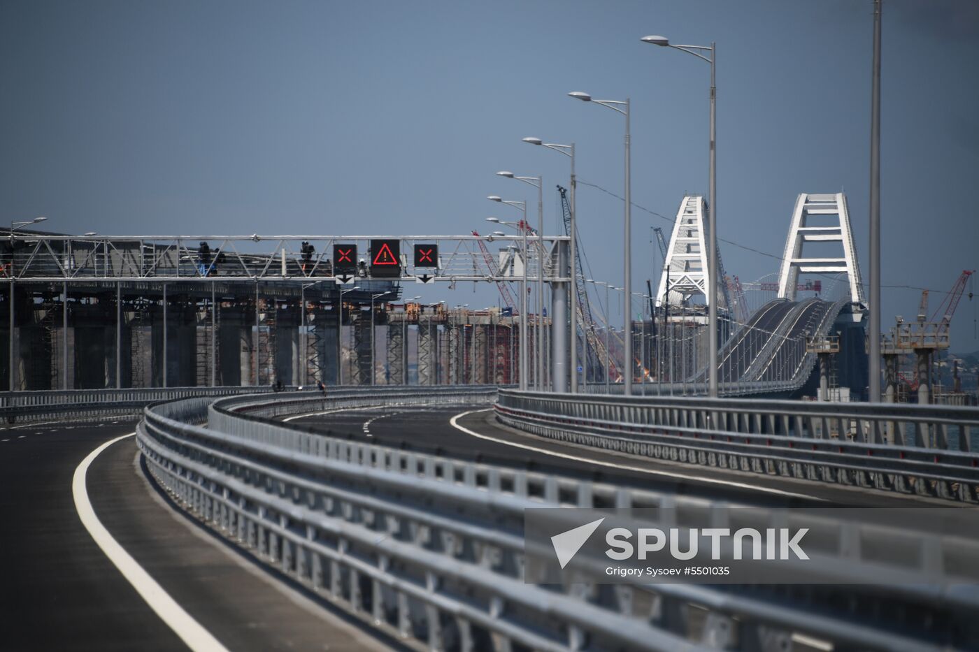 Crimean bridge opens for automobile transport