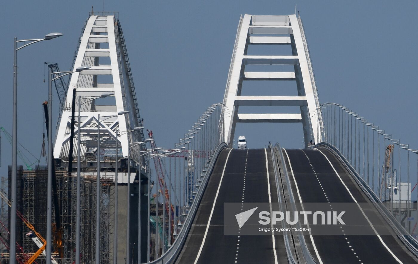 Crimean bridge opens for automobile transport