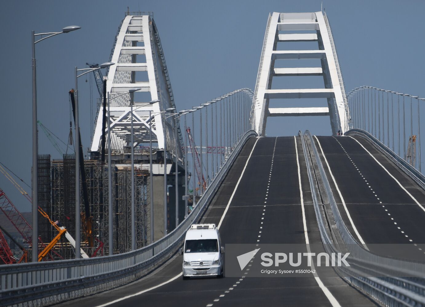 Crimean bridge opens for automobile transport