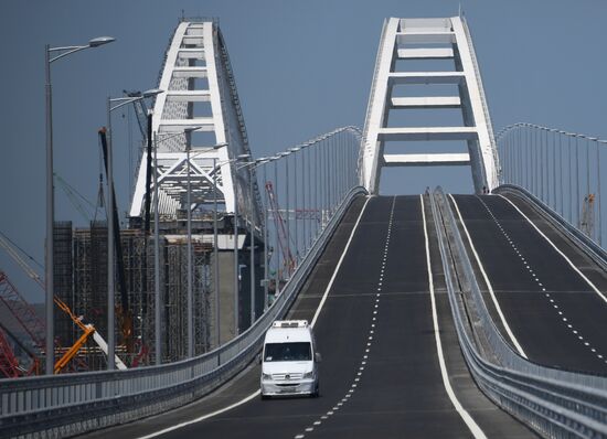 Crimean bridge opens for automobile transport
