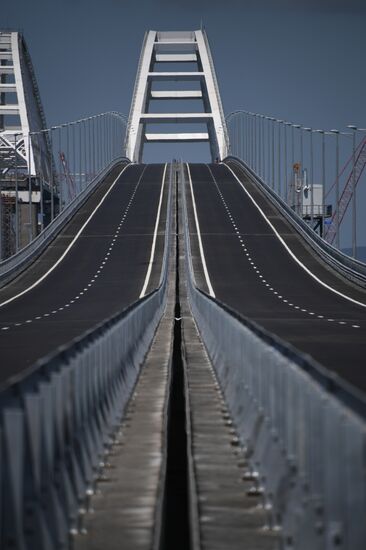 Crimean bridge opens for automobile transport