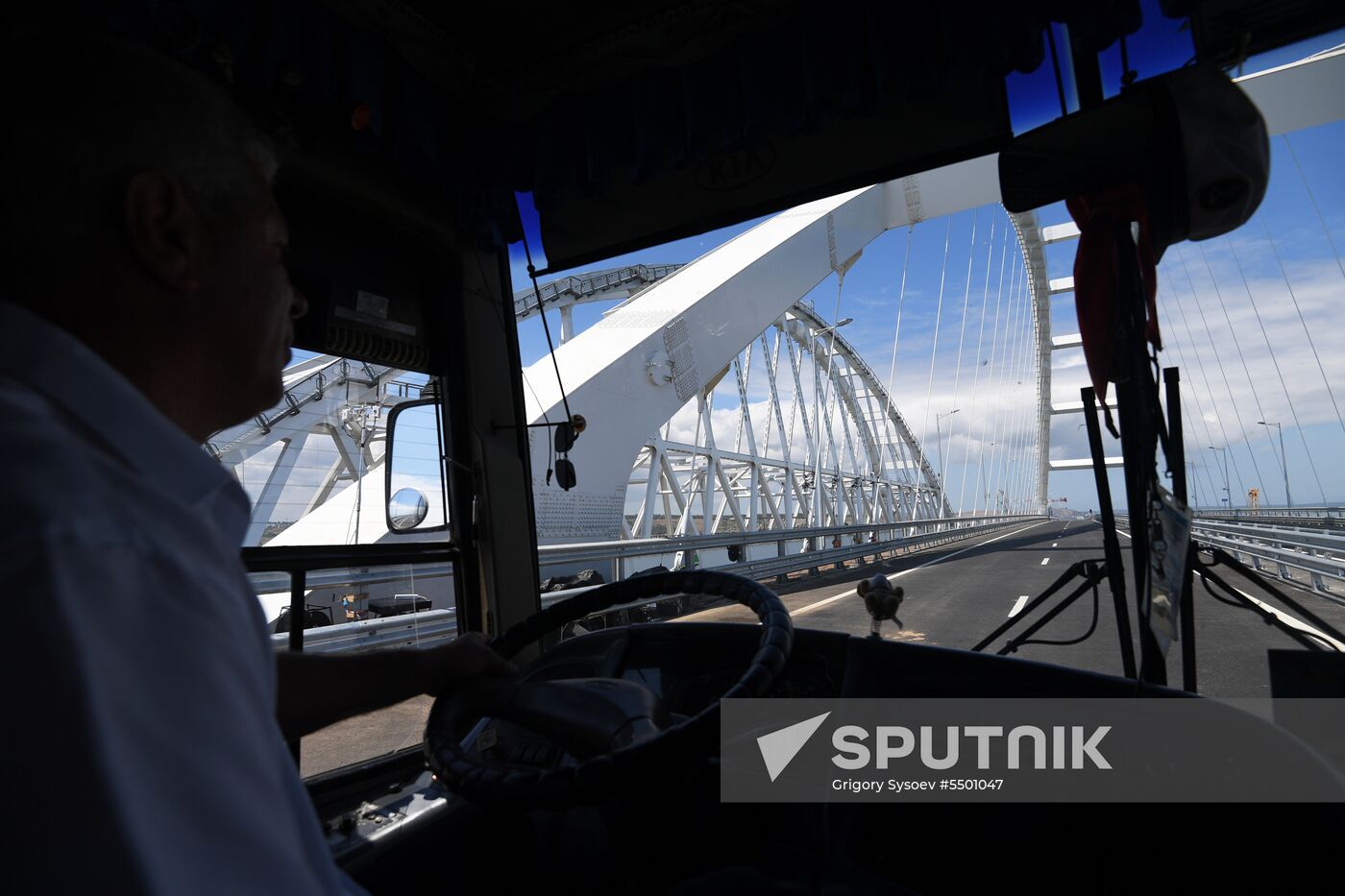 Crimean bridge opens for automobile transport