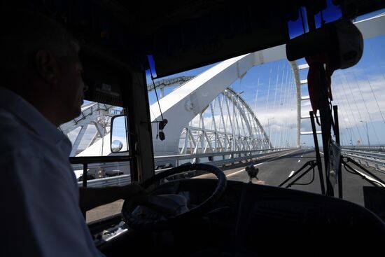 Crimean bridge opens for automobile transport
