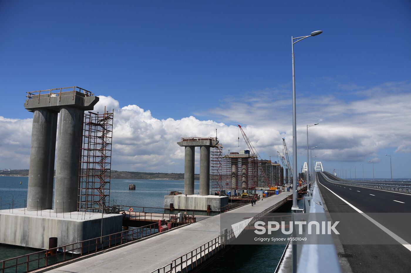 Crimean bridge opens for automobile transport