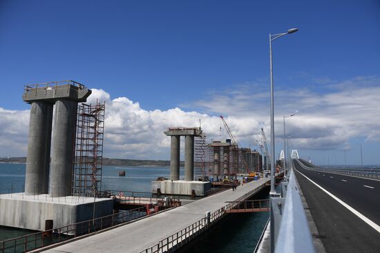 Crimean bridge opens for automobile transport