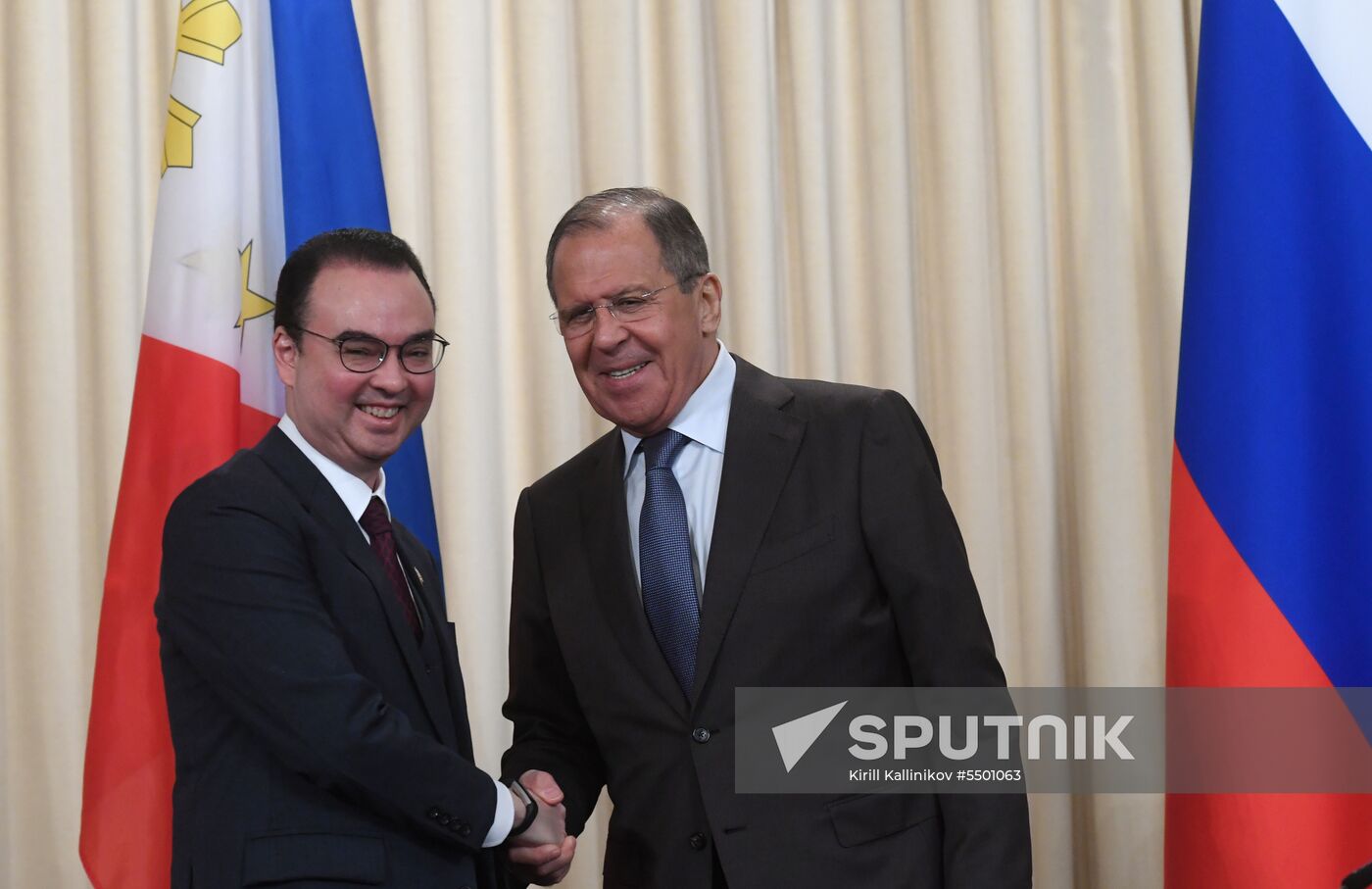 Foreign Minister Sergei Lavrov meets with Philippine counterpart, Alan Peter Cayetano