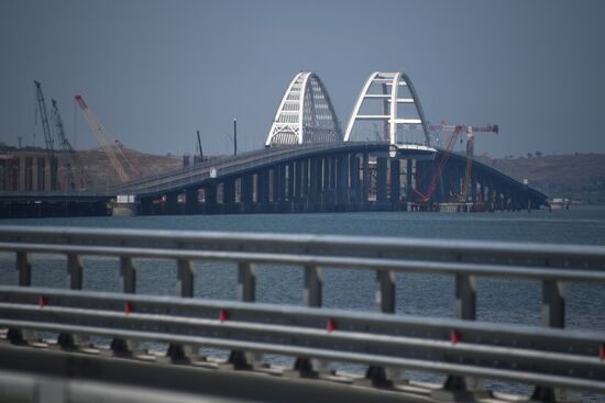 Crimean bridge opens for automobile transport