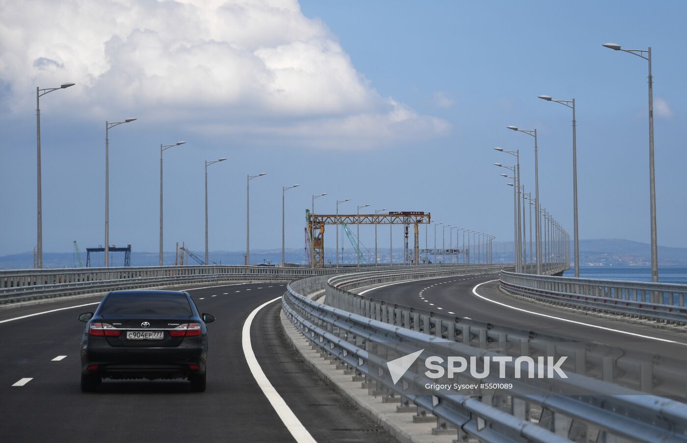 Crimean bridge opens for automobile transport