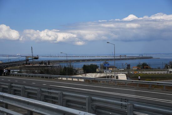 Crimean bridge opens for automobile transport