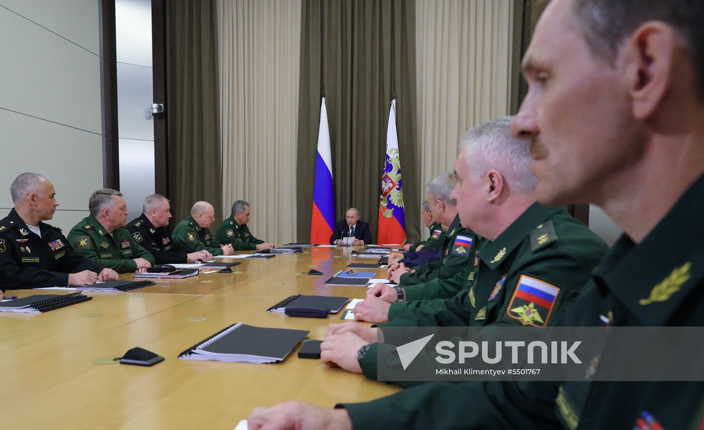President Putin holds meeting with Defense Ministry senior officials