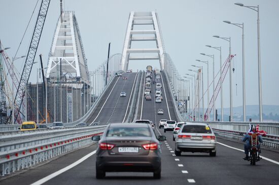 Crimean Bridge open for car traffic