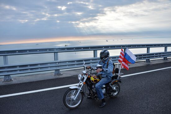 Crimean Bridge open for car traffic