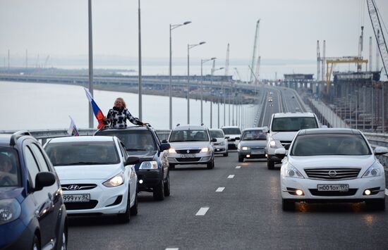 Crimean Bridge open for car traffic