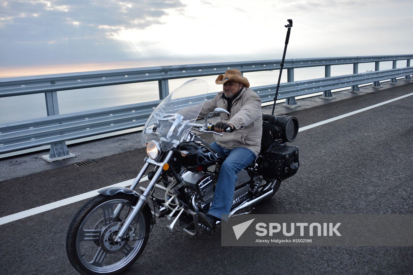 Crimean Bridge open for car traffic