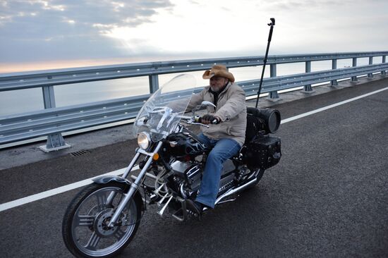 Crimean Bridge open for car traffic