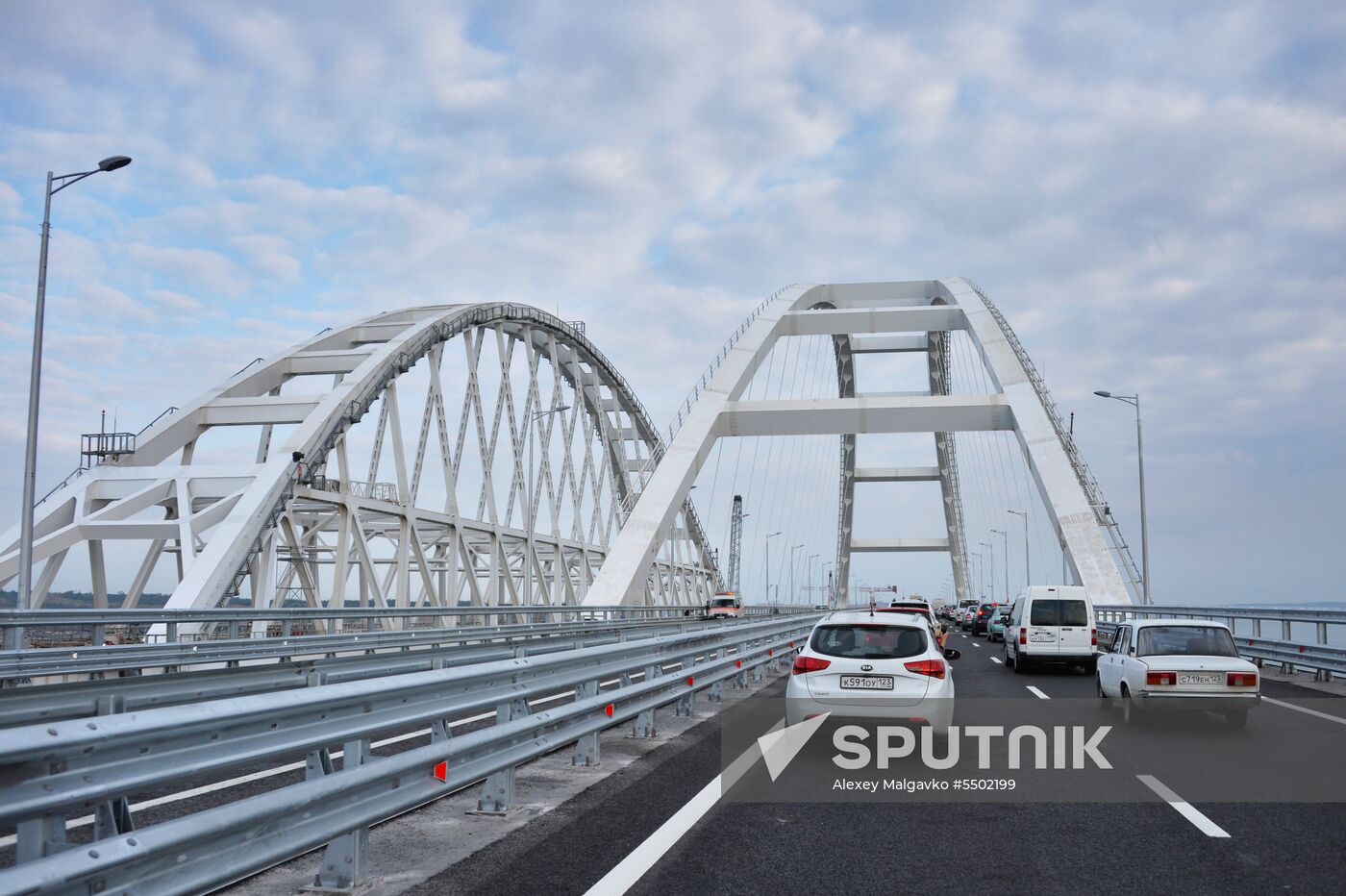 Crimean Bridge open for car traffic