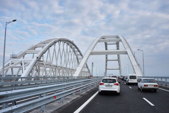 Crimean Bridge open for car traffic
